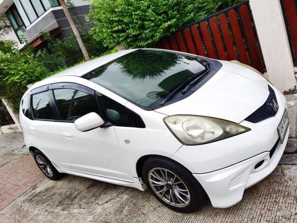 HONDA​ JAZZ​ 2010​ V AT